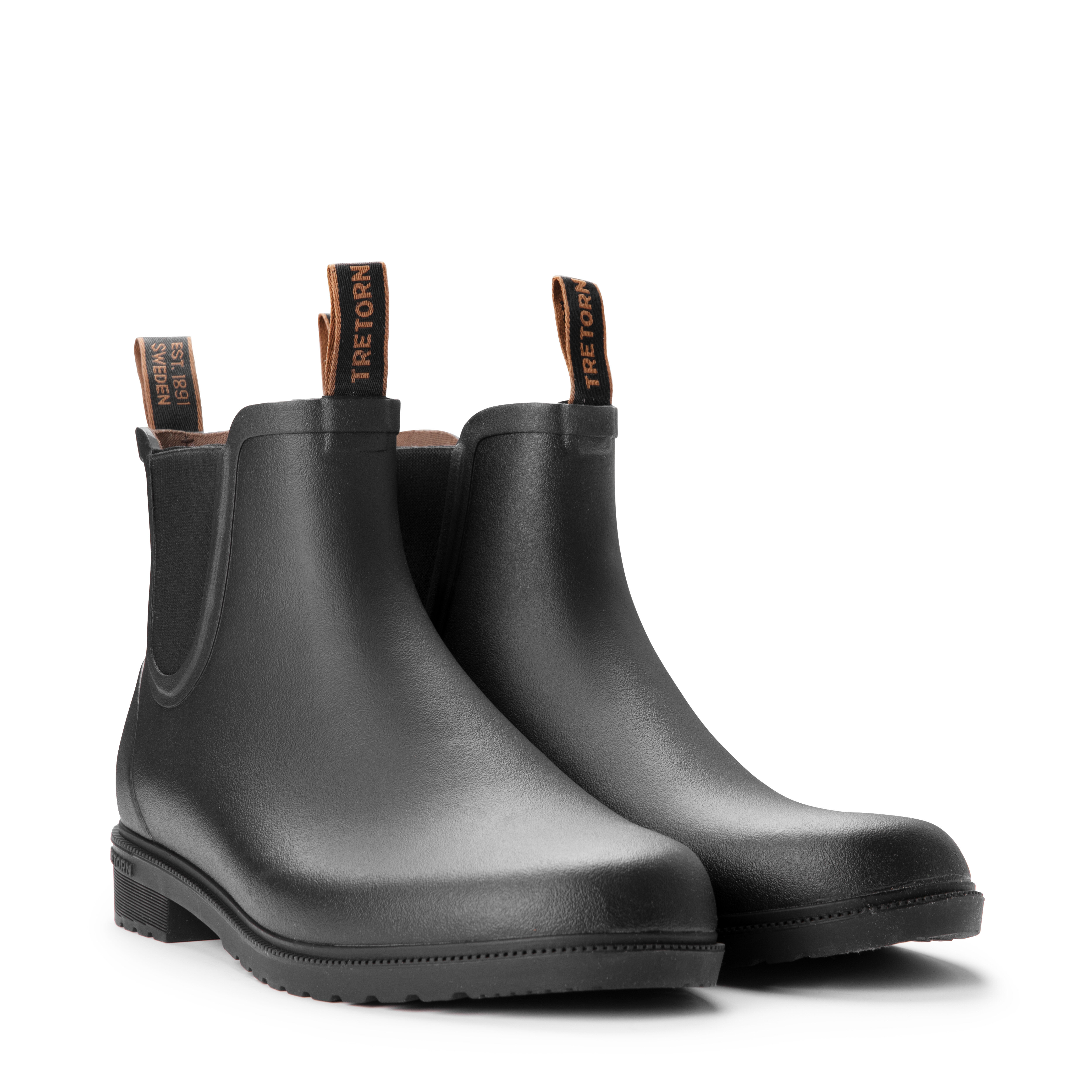 Chelsea Classic Rubber Boot for men and women in the colour black