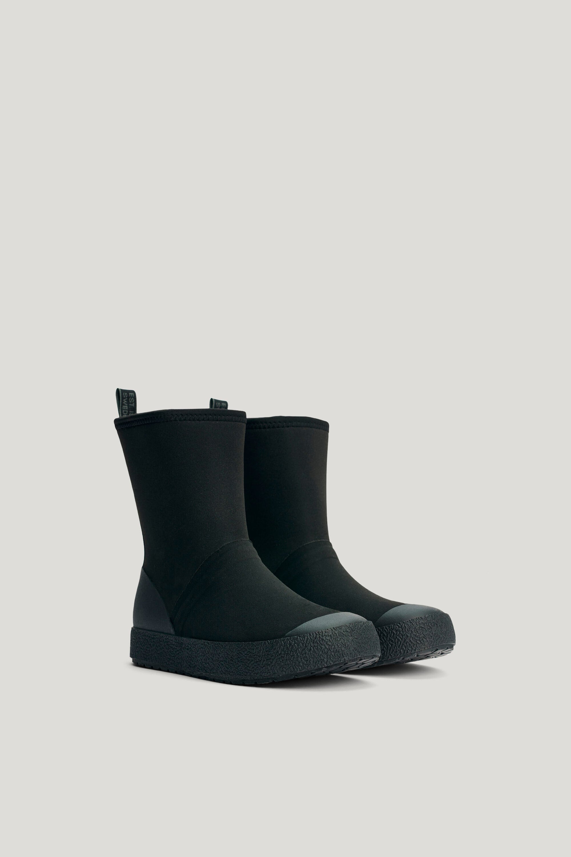 Arcto Hybrid Waterproof boot by Tretorn for men and women in the colour black